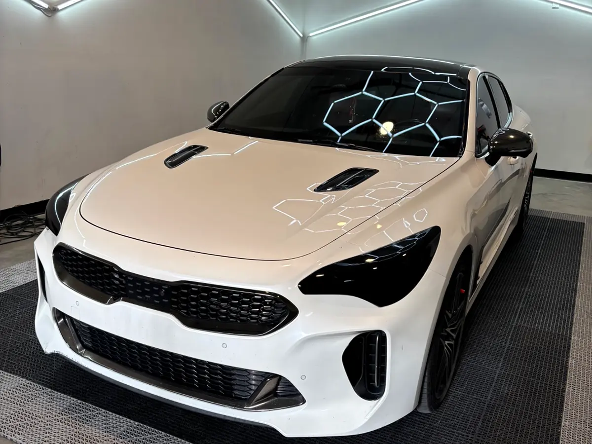 Tinted headlights on white Kia